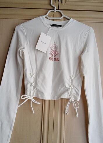 Bershka İp Detaylı Crop Üst