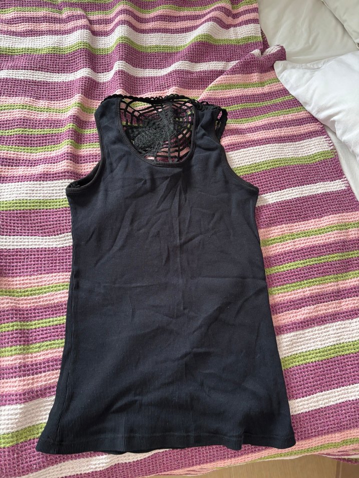 Arkasında Pullu Örümcek Detaylı Siyah U Yakalı Kadın Büstiyer - Görsel 2