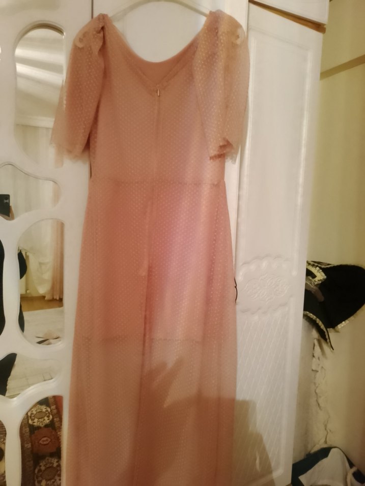 Bej V Yakalı Uzun Kadın Elbise - Görsel 4