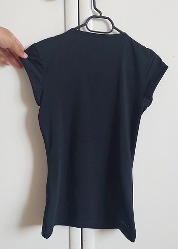 Nike V Yaka Kadın Spor Tişörtü - Görsel 3