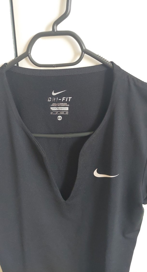 Nike V Yaka Kadın Spor Tişörtü - Görsel 2