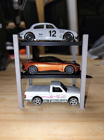Hot Wheels Araba Asansörü