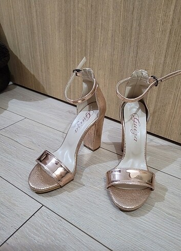 35 Beden Rose gold bantlı topuklu ayakkabı