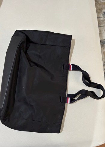  Beden Tommy Hilfiger Siyah Fermuarlı Kadın Çanta
