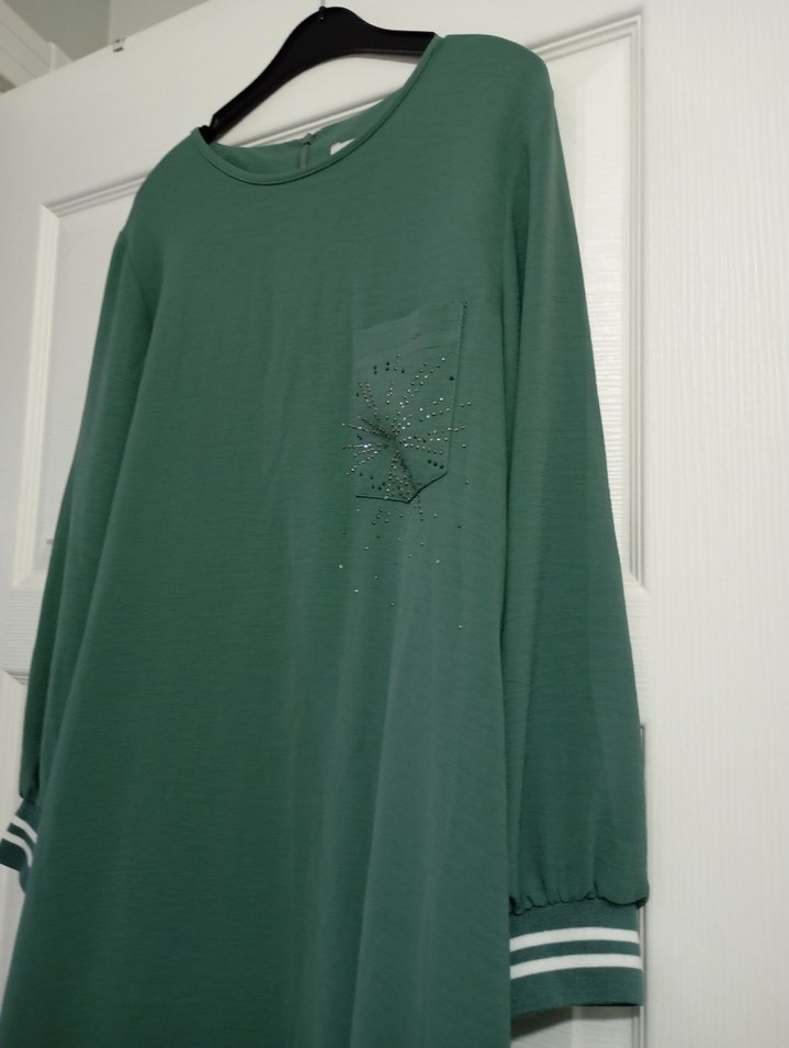 Yeşil Uzun Kollu Salaş Uzun Elbise - Görsel 2