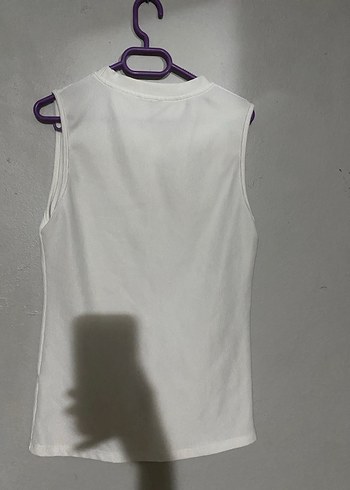 Düğmeli Beyaz Kolsuz Midi Bluz - Görsel 2