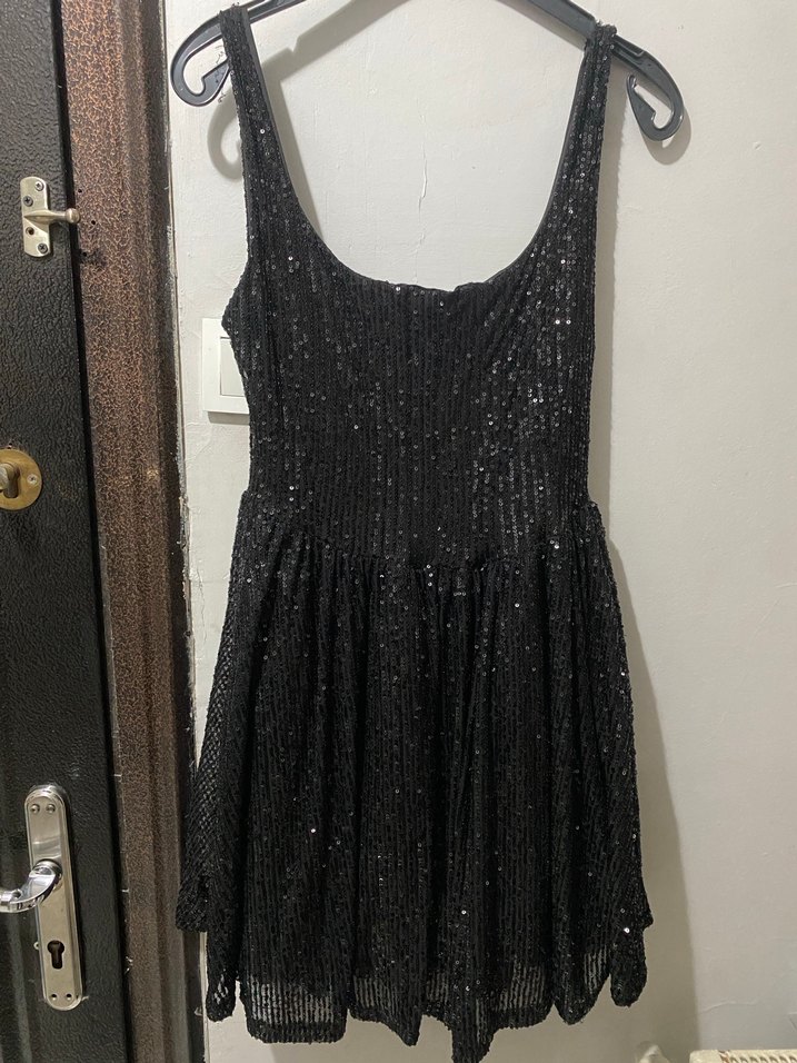 Siyah Parlak Pilili Midi Elbise - Görsel 2