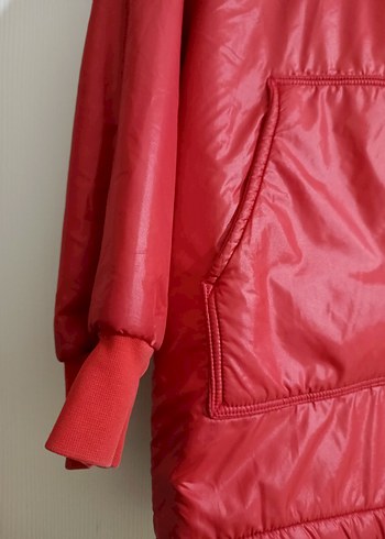 Kırmızı Kapüşonlu Kız Çocuk Mont - Görsel 2