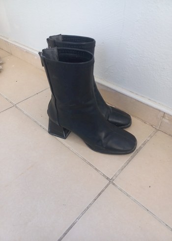 36 Beden Marjim Kadın Siyah Deri Topuklu Bot