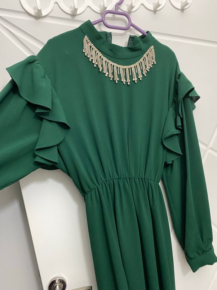 Zincir Detaylı Yeşil Uzun Abiye Elbise - Görsel 3