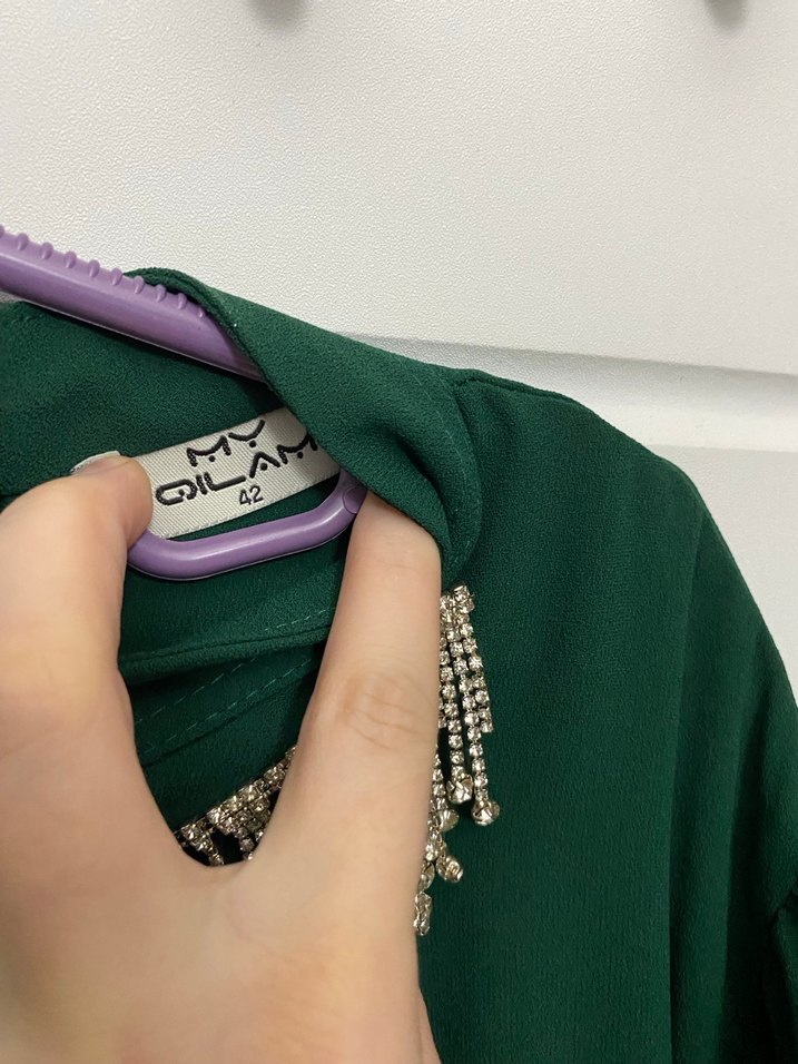 Zincir Detaylı Yeşil Uzun Abiye Elbise - Görsel 2