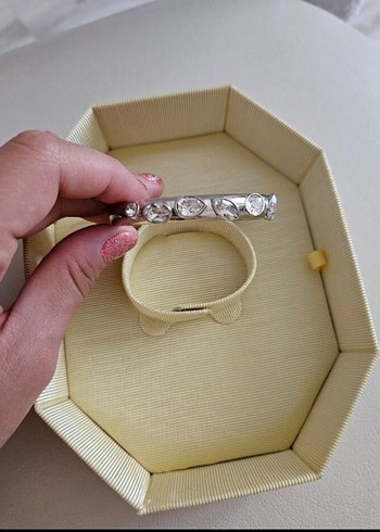 Swarovski 1 kere denenmiş.Orjinaldir Özgünlük belgesi mevcuttur.