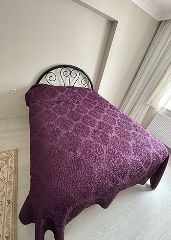 Koyu Mor Desenli Yatak Örtüsü - Görsel 2