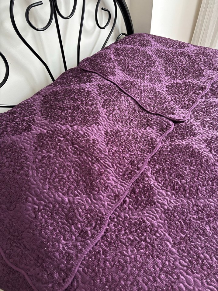 Koyu Mor Desenli Yatak Örtüsü - Görsel 4
