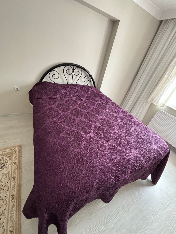 Koyu Mor Desenli Yatak Örtüsü - Görsel 2