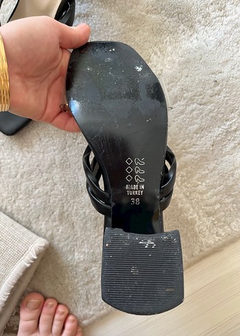 Tokalı Siyah Yılan Desenli Blok Topuk Terlik - Görsel 3