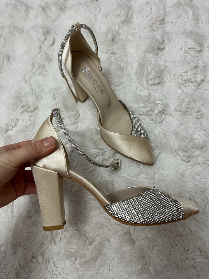 Beyaz Pul Detaylı Kadın Topuklu Abiye Ayakkabı - Görsel 2