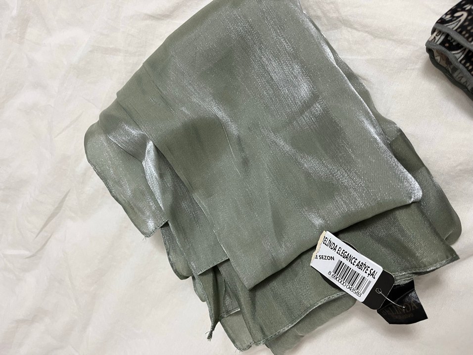 Kadın Parlak Haki Saten Şal - Görsel 3