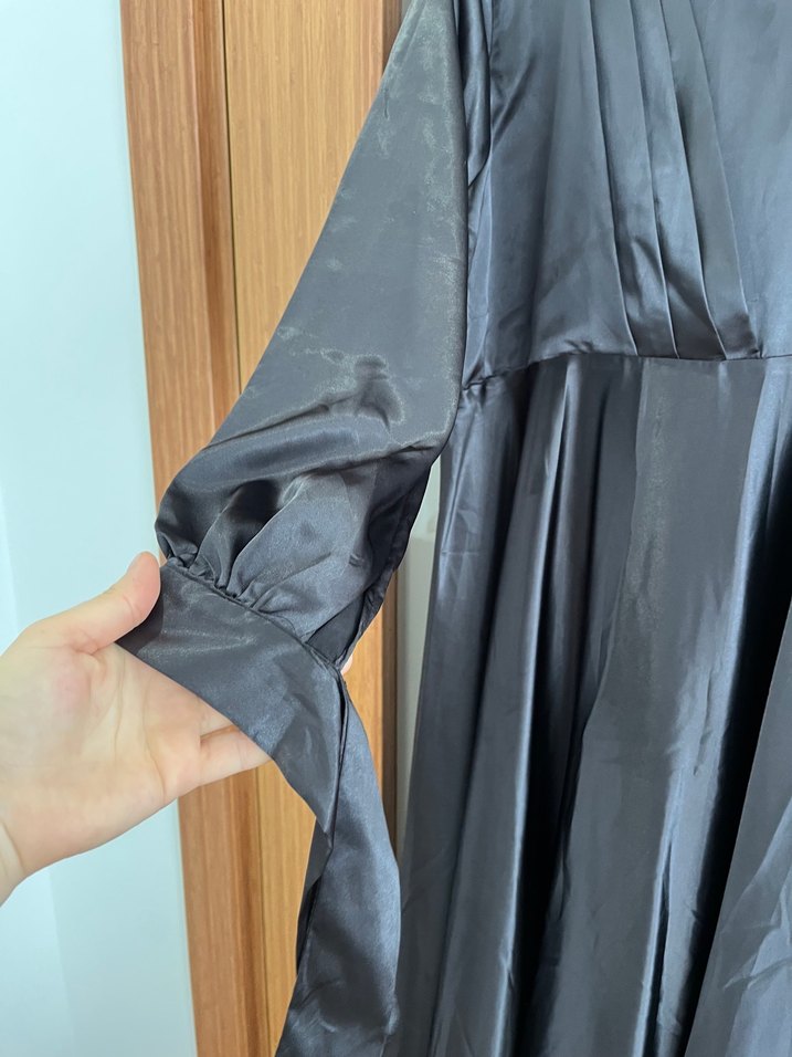 Siyah Uzun Saten Kadın Elbise - Görsel 3