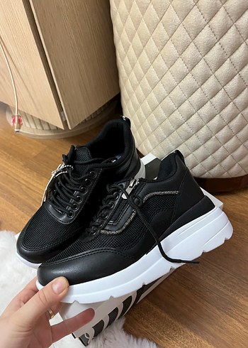 Siyah Yılan Desenli Dolgu Topuklu Kadın Spor Ayakkabı - Görsel 4