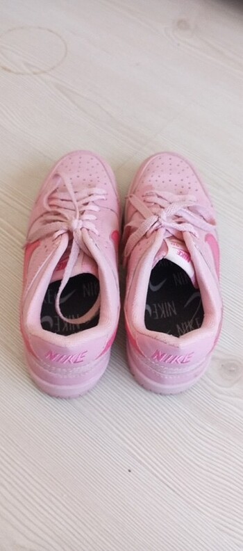 Nike Pembe Nike ayakkabı 