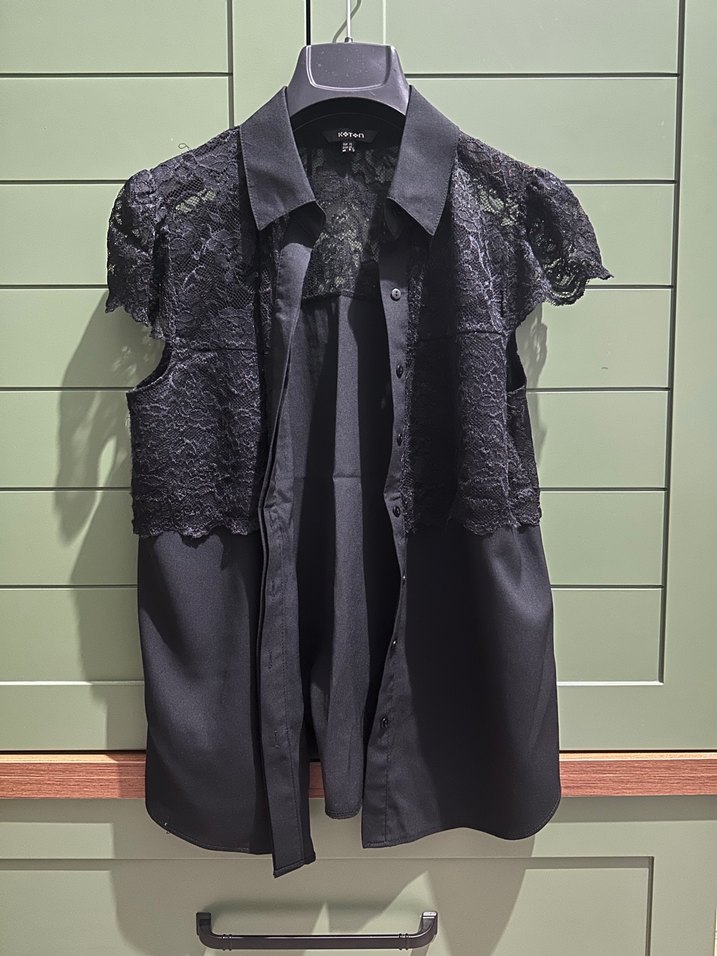 Dantel Detaylı Siyah Kolsuz Gömlek - Görsel 2