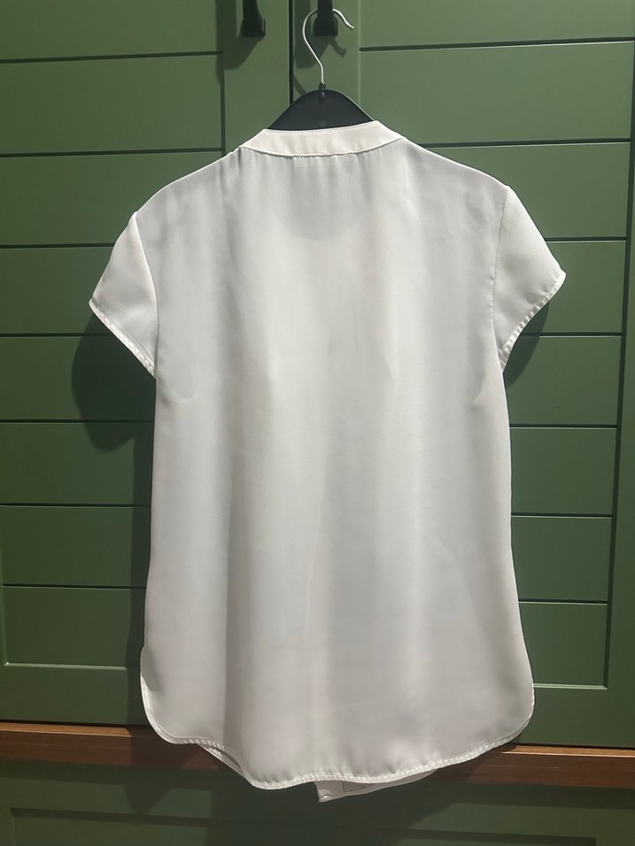 Beyaz Kısa Kollu Fırfırlı Kadın Bluz - Görsel 3