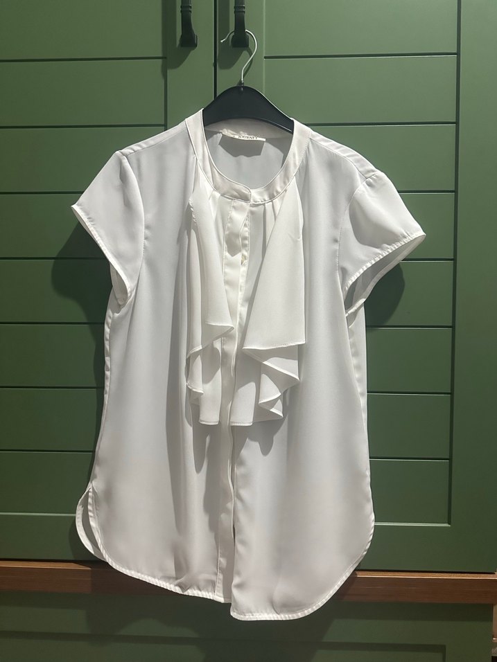 Beyaz Kısa Kollu Fırfırlı Kadın Bluz - Görsel 2