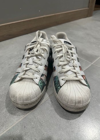 Renkli Desenli Beyaz Adidas Bağcıklı Spor Ayakkabı - Görsel 4