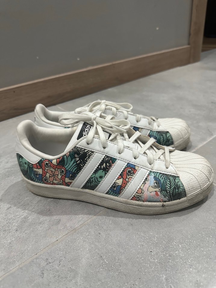 Renkli Desenli Beyaz Adidas Bağcıklı Spor Ayakkabı - Görsel 3