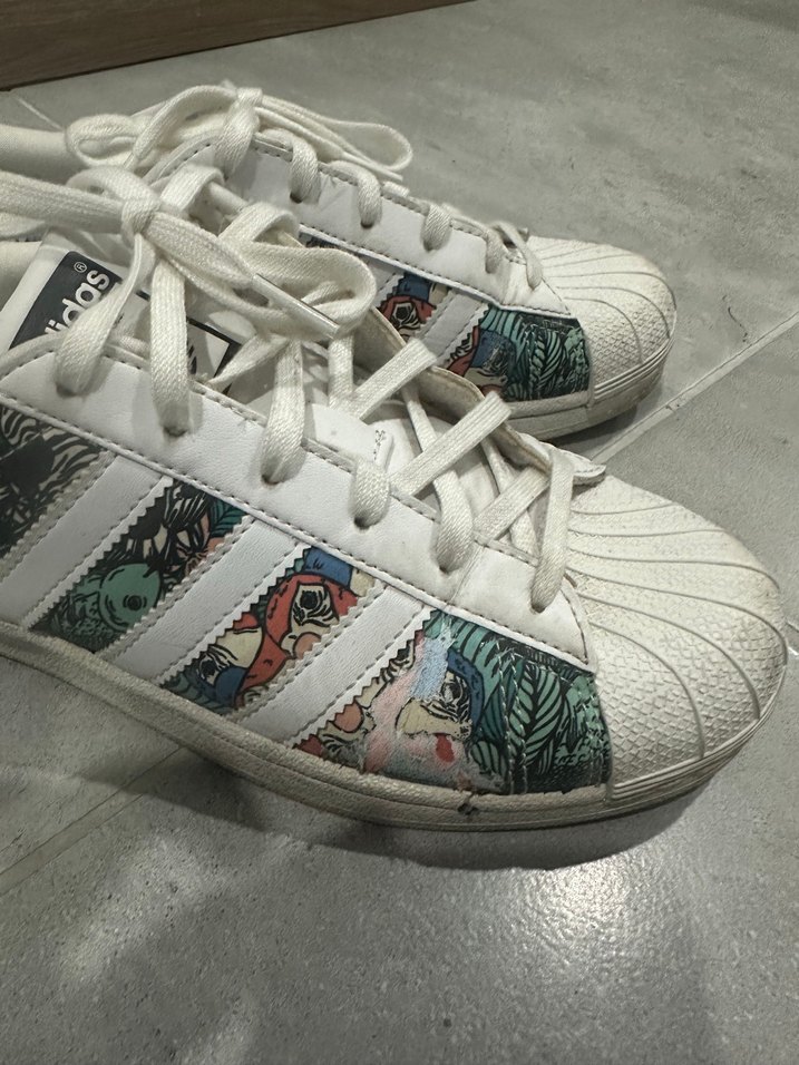 Renkli Desenli Beyaz Adidas Bağcıklı Spor Ayakkabı - Görsel 5