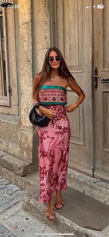 Zara desenli straplez elbise