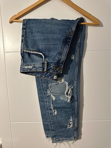 Yırtık pantolon