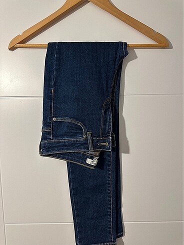 Twist skinny jean