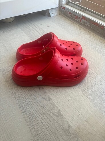 Crocs Kırmızı eve terlik