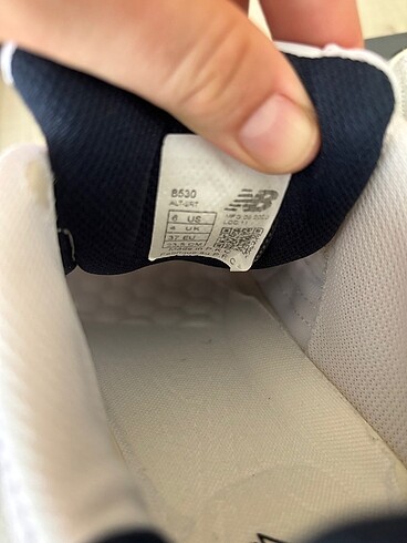 37 Beden beyaz Renk New balance 530 modeli
