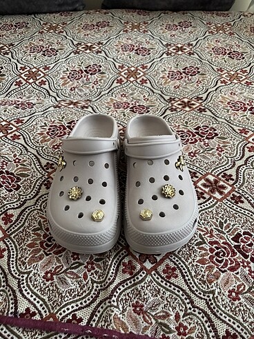 Pudra rengi crocs terlik
