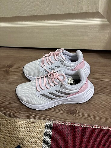 Adidas kadın galaxy 6 modeli