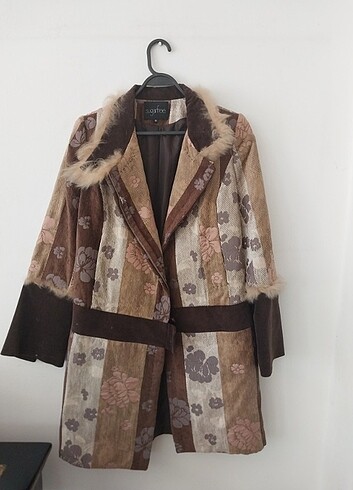 Kahverengi patchwork palto.