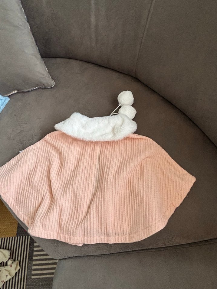 Kız Çocuk Pembe Poncho Beyaz Kürk Detaylı - Görsel 3