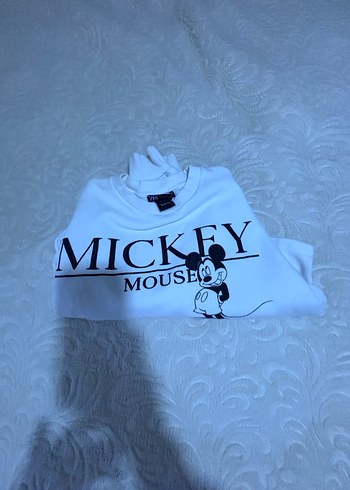 Beyaz Mickey Mouse Baskılı Crop Kadın Sweatshirt - Görsel 3