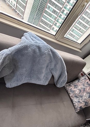 Gri Kapüşonlu Peluş Kadın mont - Görsel 4