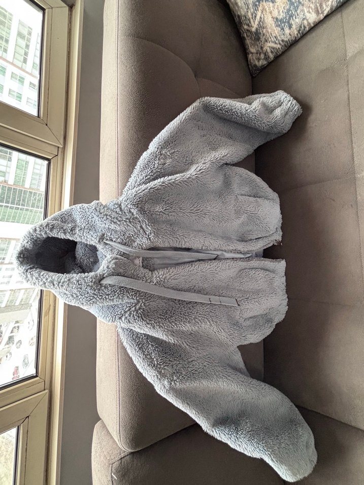 Gri Kapüşonlu Peluş Kadın mont - Görsel 5