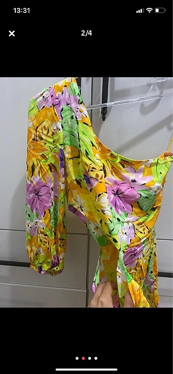 xs Beden Bershka çiçekli elbise