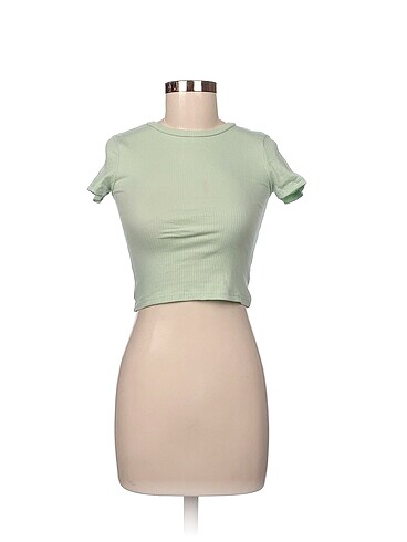 H&M T-shirt %70 İndirimli.