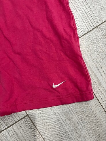 xs Beden pembe Renk Nike tişört