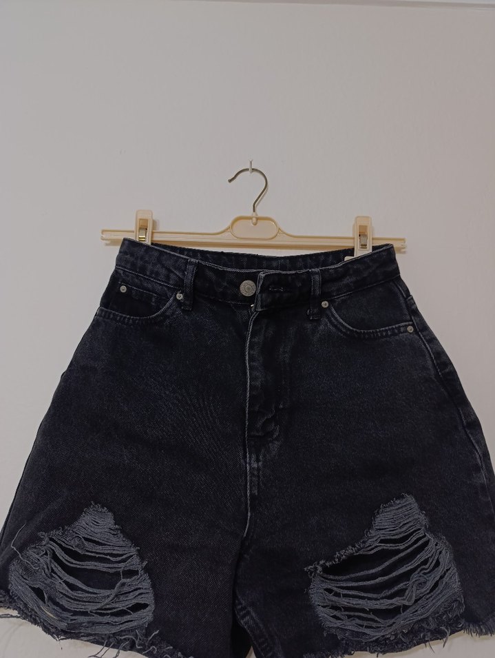 Siyah Yırtık Mini Kadın Kot Şort - Görsel 2