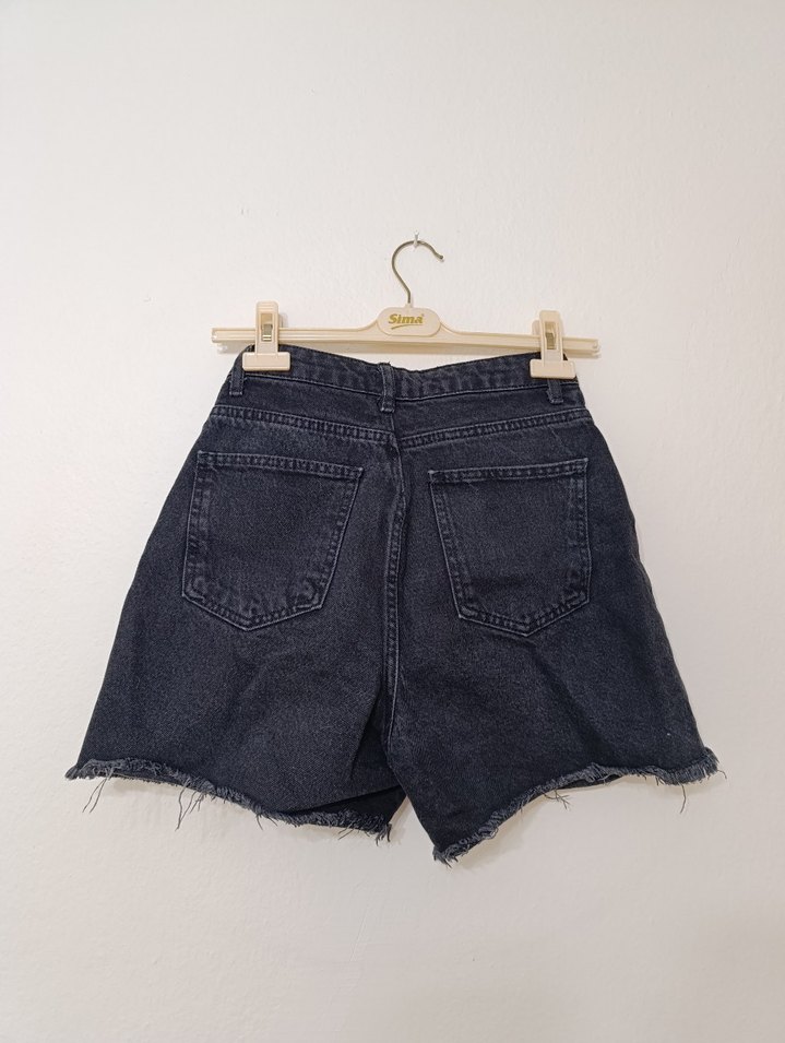 Siyah Yırtık Mini Kadın Kot Şort - Görsel 3