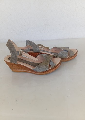 39 Beden Diger Bej Dolgu Topuklu Kadın Sandalet
