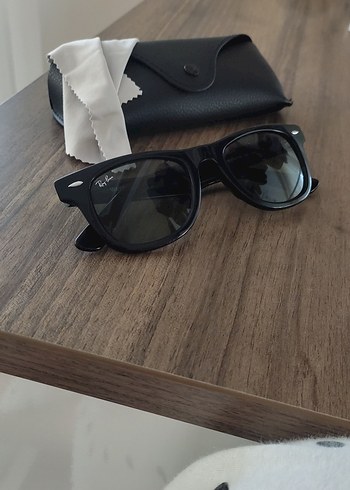 Ray-Ban Kadın Siyah Klasik Güneş Gözlüğü